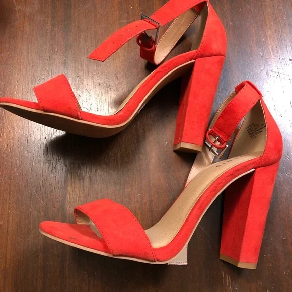 Heels - Picture 3 of 9